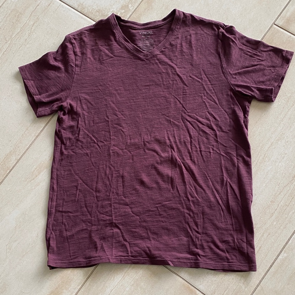 Vince Men's V-Neck T-Shirt in Burgundy